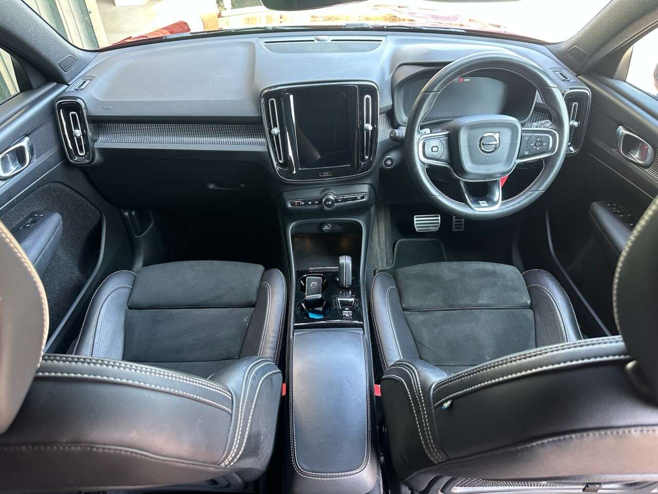 2019 VOLVO XC40 2019 VOLVO XC40