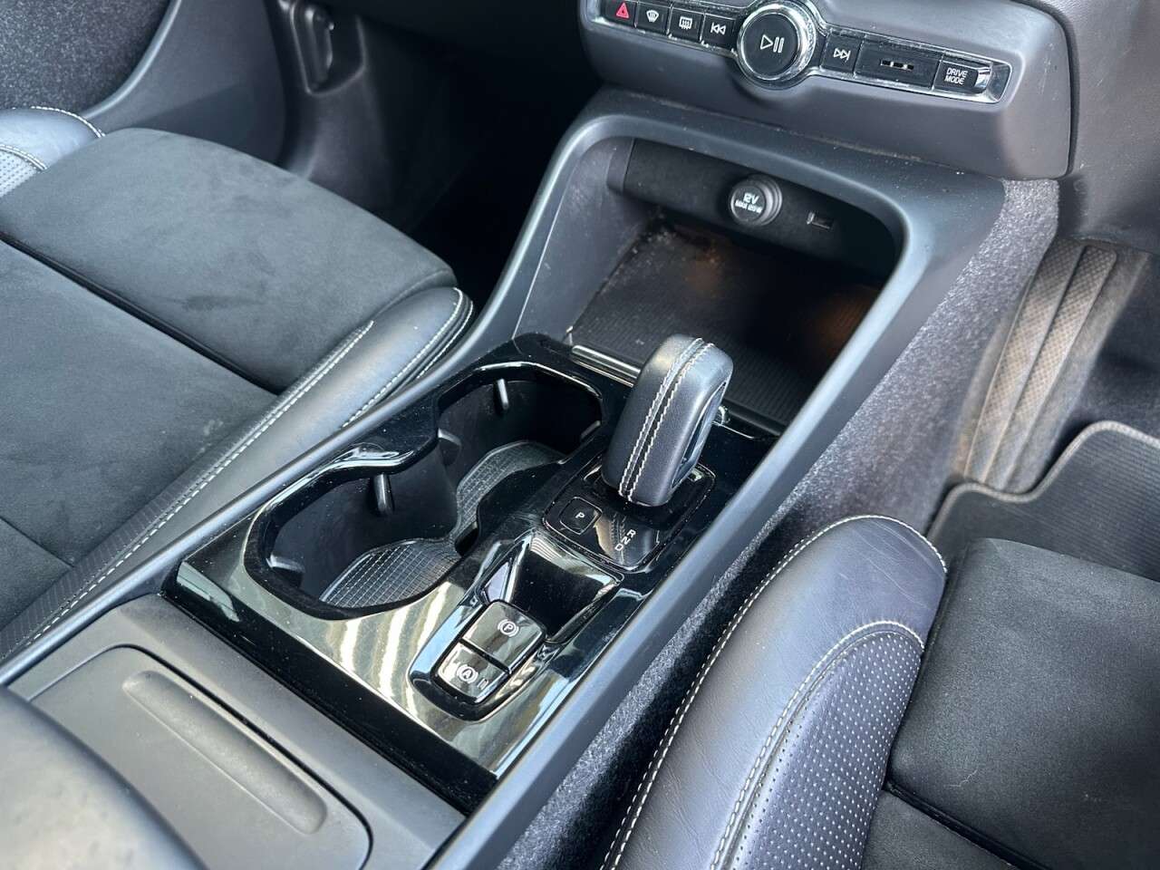 2019 VOLVO XC40 2019 VOLVO XC40