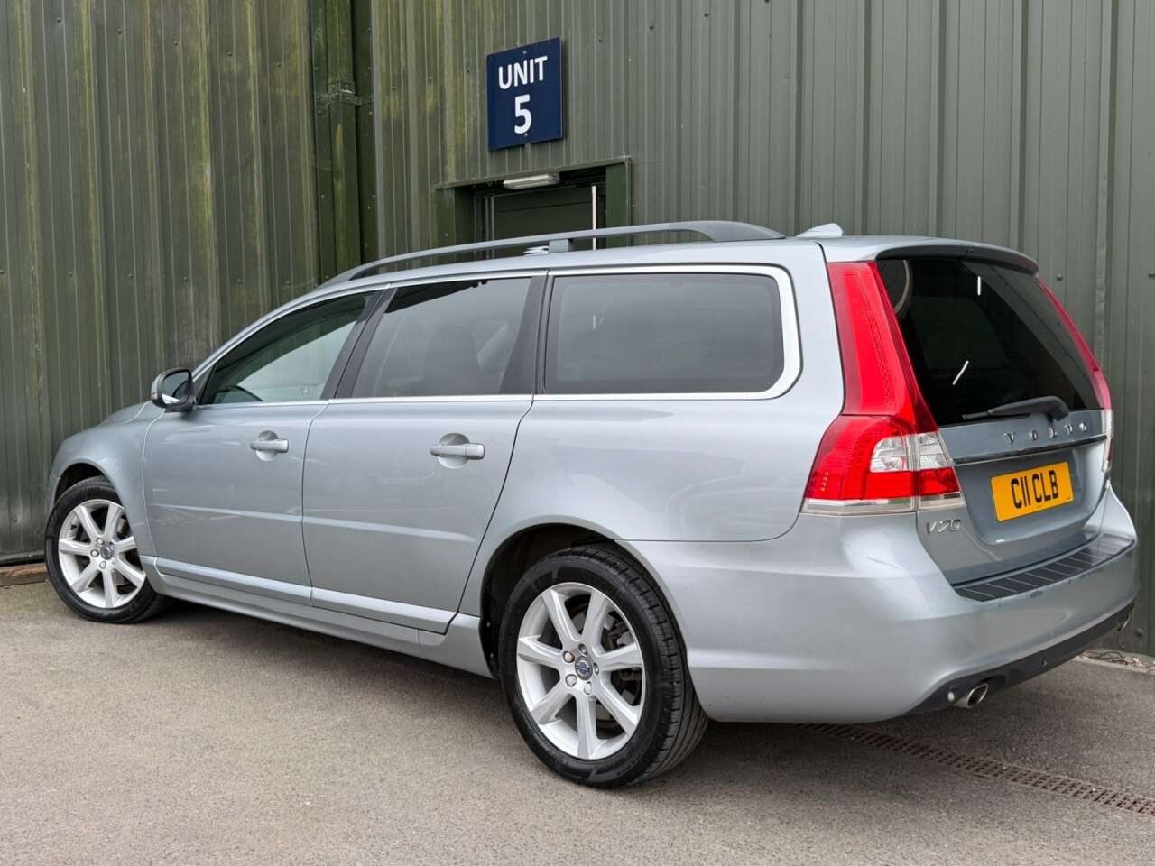 A 2015 VOLVO V70 2.0 D4 SE Nav Estate 5dr Diesel Auto Euro 6 (s/s) (181 ps) Climate - Cruise A 2015 VOLVO V70 2.0 D4 SE Nav Estate 5dr Diesel Auto Euro 6 (s/s) (181 ps) Climate - Cruise