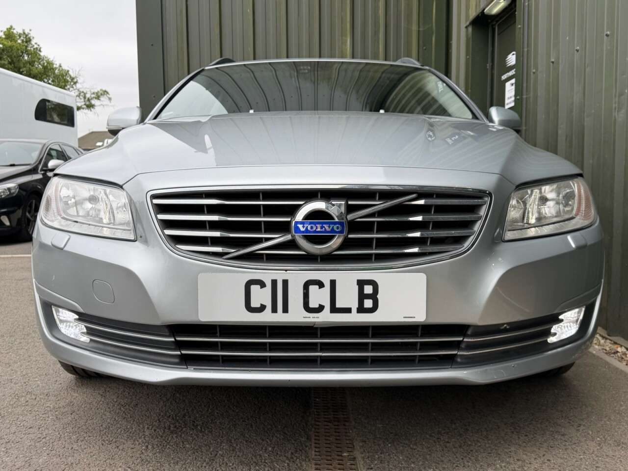 A 2015 VOLVO V70 2.0 D4 SE Nav Estate 5dr Diesel Auto Euro 6 (s/s) (181 ps) Climate - Cruise A 2015 VOLVO V70 2.0 D4 SE Nav Estate 5dr Diesel Auto Euro 6 (s/s) (181 ps) Climate - Cruise