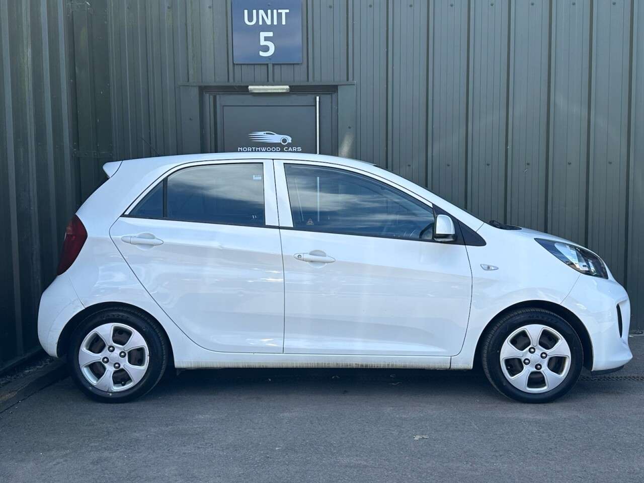 A 2015 KIA PICANTO 1.0 1 Hatchback 5dr Petrol Manual Euro 6 (65 bhp) Air Con - ULEZ Free - Fab A 2015 KIA PICANTO 1.0 1 Hatchback 5dr Petrol Manual Euro 6 (65 bhp) Air Con - ULEZ Free - Fab