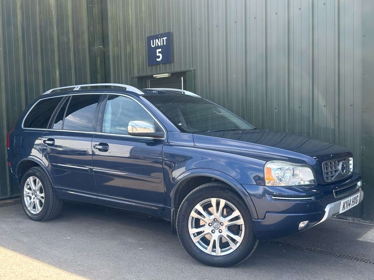 A 2014 VOLVO XC90 2.4 D5 SE Lux SUV 5dr Diesel Geartronic 4WD Euro 5 (200 ps) Rear Park Assis A 2014 VOLVO XC90 2.4 D5 SE Lux SUV 5dr Diesel Geartronic 4WD Euro 5 (200 ps) Rear Park Assis