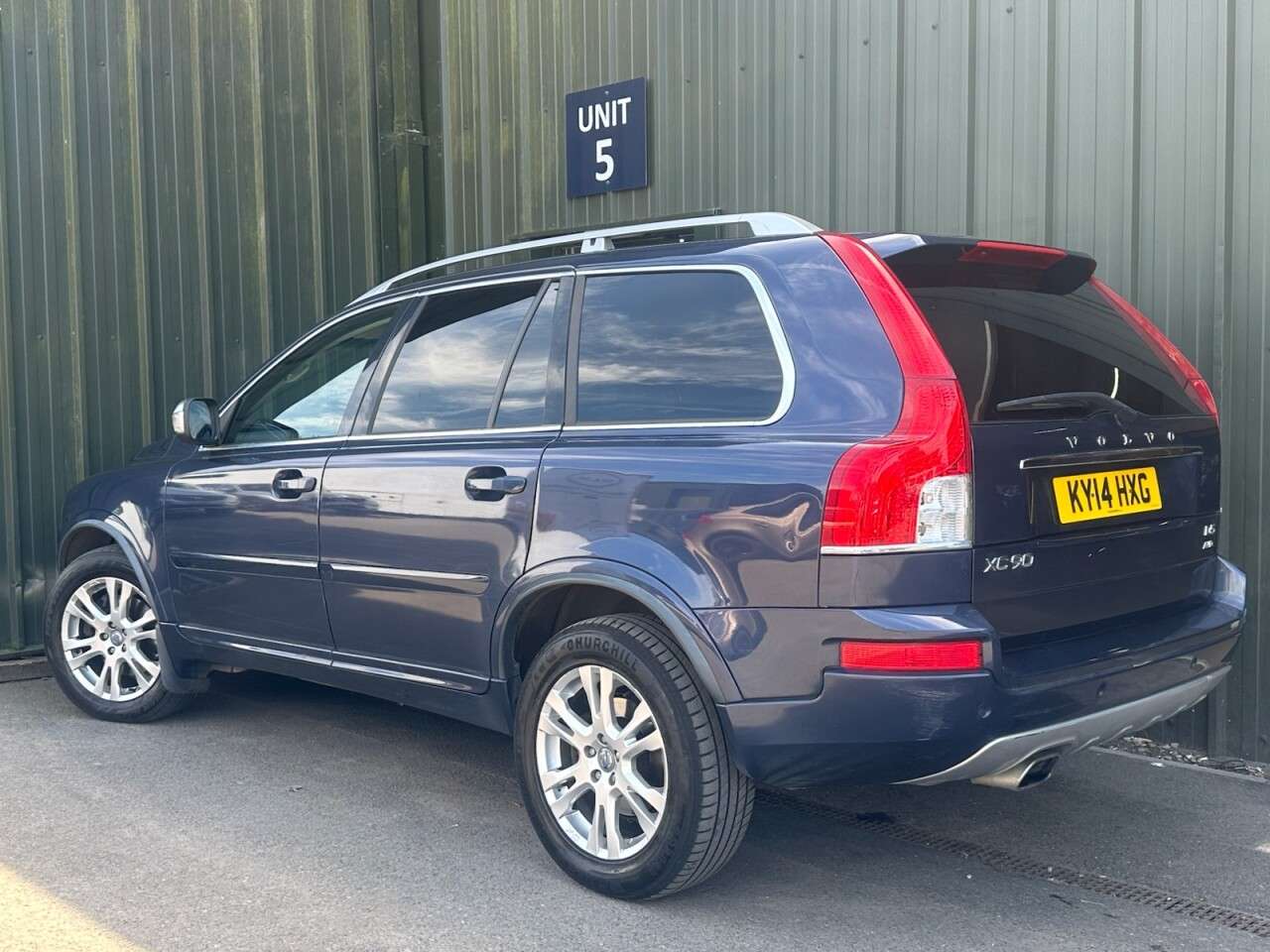 A 2014 VOLVO XC90 2.4 D5 SE Lux SUV 5dr Diesel Geartronic 4WD Euro 5 (200 ps) Rear Park Assis A 2014 VOLVO XC90 2.4 D5 SE Lux SUV 5dr Diesel Geartronic 4WD Euro 5 (200 ps) Rear Park Assis