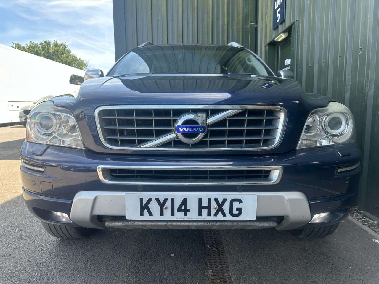 A 2014 VOLVO XC90 2.4 D5 SE Lux SUV 5dr Diesel Geartronic 4WD Euro 5 (200 ps) Rear Park Assis A 2014 VOLVO XC90 2.4 D5 SE Lux SUV 5dr Diesel Geartronic 4WD Euro 5 (200 ps) Rear Park Assis