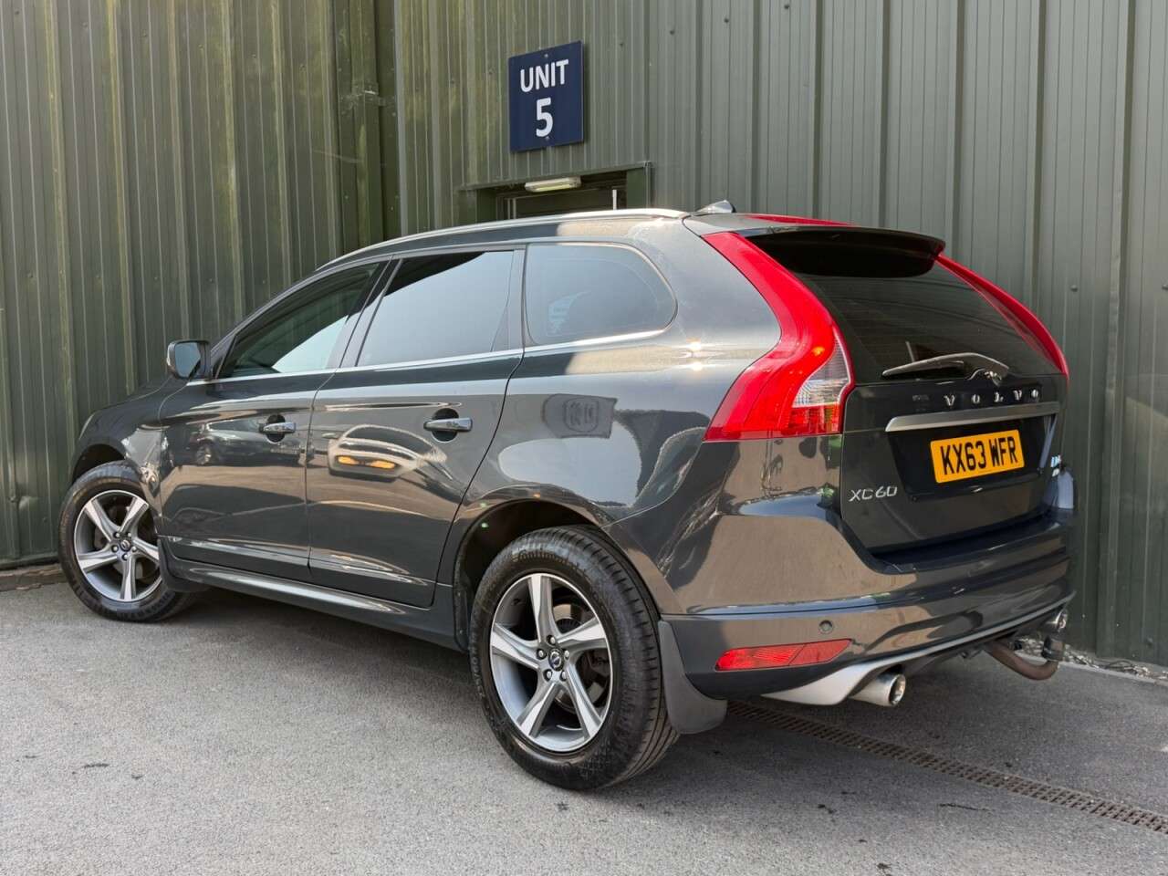 A 2014 VOLVO XC60 2.4 D5 R-Design Lux Nav SUV 5dr Diesel Geartronic AWD Euro 5 (215 ps) Nav - A 2014 VOLVO XC60 2.4 D5 R-Design Lux Nav SUV 5dr Diesel Geartronic AWD Euro 5 (215 ps) Nav -