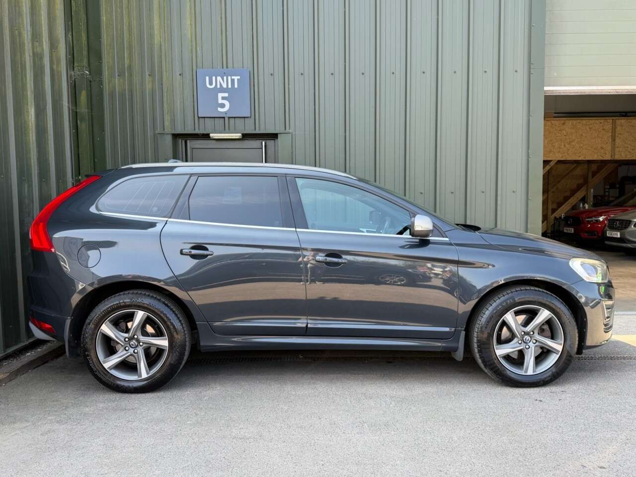 A 2014 VOLVO XC60 2.4 D5 R-Design Lux Nav SUV 5dr Diesel Geartronic AWD Euro 5 (215 ps) Nav - A 2014 VOLVO XC60 2.4 D5 R-Design Lux Nav SUV 5dr Diesel Geartronic AWD Euro 5 (215 ps) Nav -