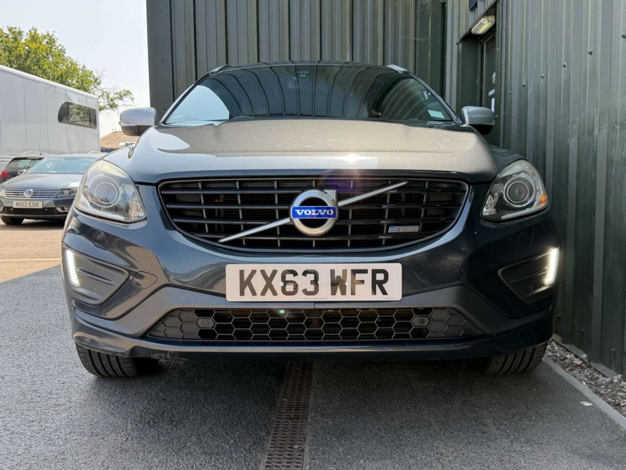 A 2014 VOLVO XC60 2.4 D5 R-Design Lux Nav SUV 5dr Diesel Geartronic AWD Euro 5 (215 ps) Nav - A 2014 VOLVO XC60 2.4 D5 R-Design Lux Nav SUV 5dr Diesel Geartronic AWD Euro 5 (215 ps) Nav -