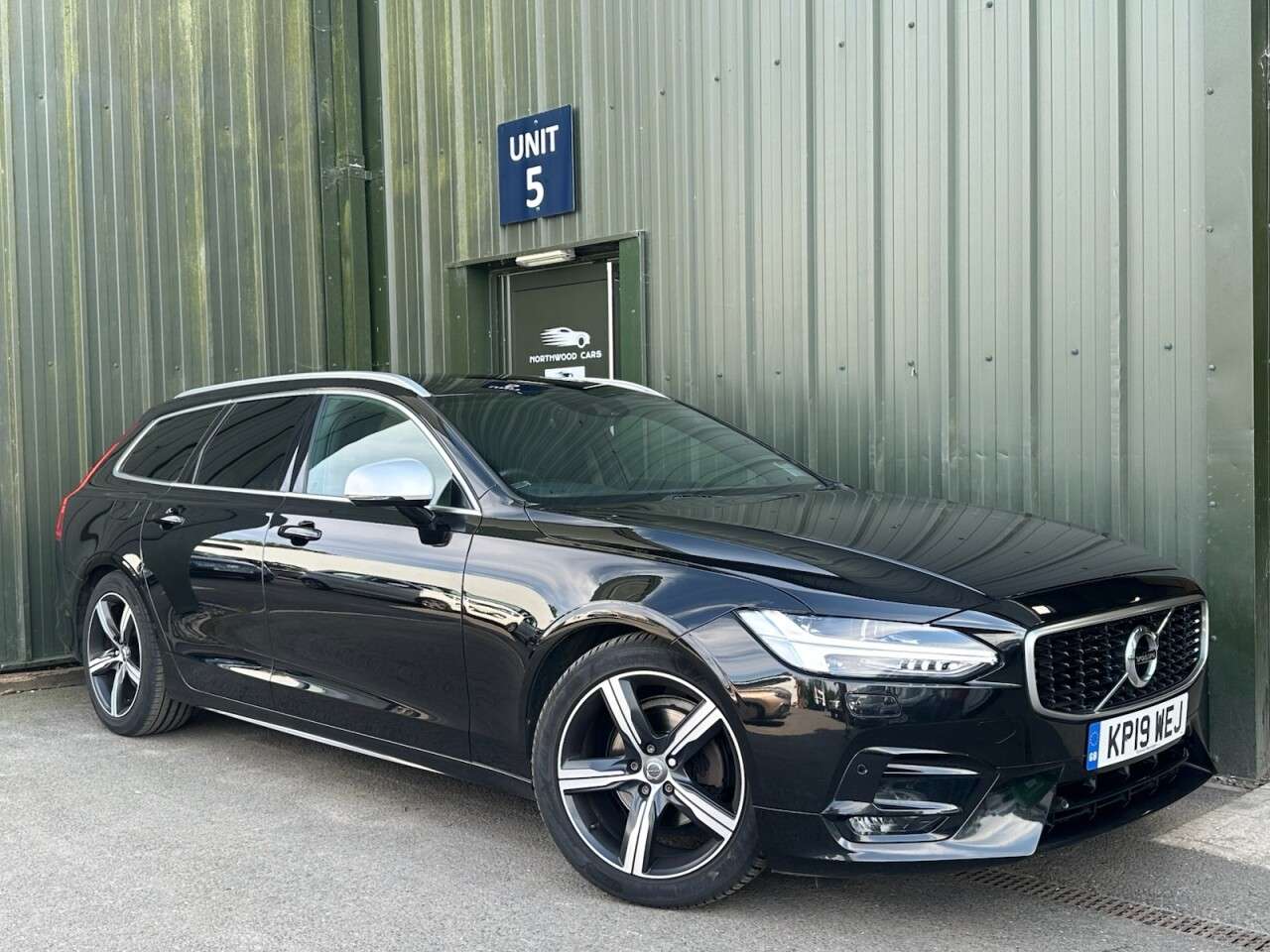 A 2019 VOLVO V90 2.0 D4 R-Design Estate 5dr Diesel Auto Euro 6 (s/s) (190 ps) Adaptive Cruis A 2019 VOLVO V90 2.0 D4 R-Design Estate 5dr Diesel Auto Euro 6 (s/s) (190 ps) Adaptive Cruis