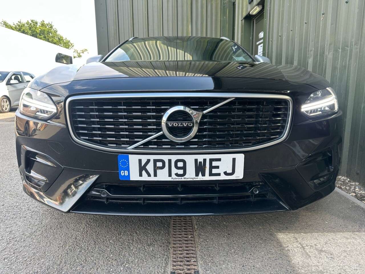 A 2019 VOLVO V90 2.0 D4 R-Design Estate 5dr Diesel Auto Euro 6 (s/s) (190 ps) Adaptive Cruis A 2019 VOLVO V90 2.0 D4 R-Design Estate 5dr Diesel Auto Euro 6 (s/s) (190 ps) Adaptive Cruis