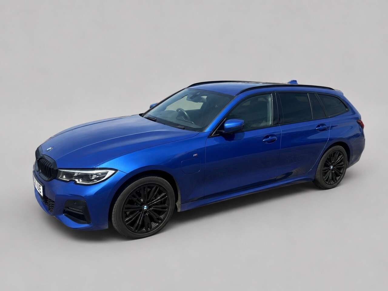 A 2021 BMW 3 SERIES 2.0 330e 12kWh M Sport Touring 5dr Petrol Plug-in Hybrid Auto xDrive Euro 6 A 2021 BMW 3 SERIES 2.0 330e 12kWh M Sport Touring 5dr Petrol Plug-in Hybrid Auto xDrive Euro 6