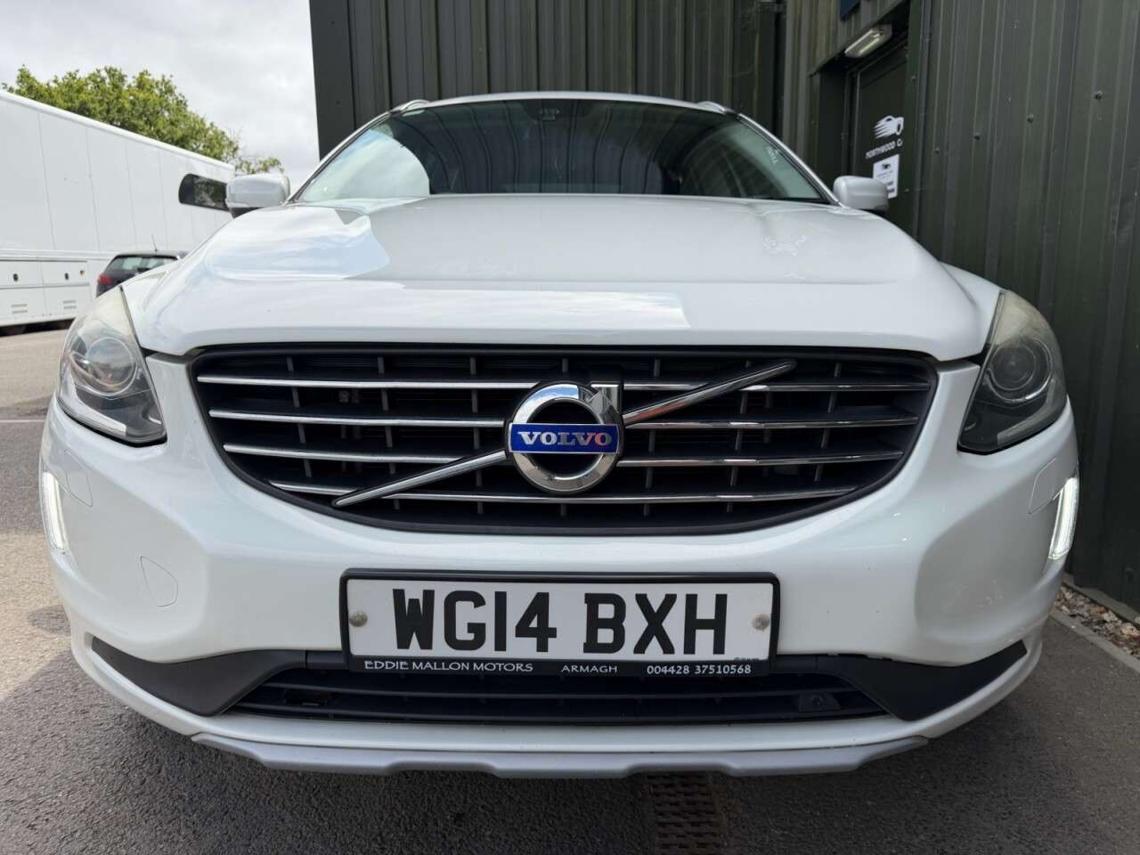 A 2014 VOLVO XC60 2.4 D5 SE Lux Nav SUV 5dr Diesel Geartronic AWD Euro 5 (215 ps) Nav - Rever A 2014 VOLVO XC60 2.4 D5 SE Lux Nav SUV 5dr Diesel Geartronic AWD Euro 5 (215 ps) Nav - Rever