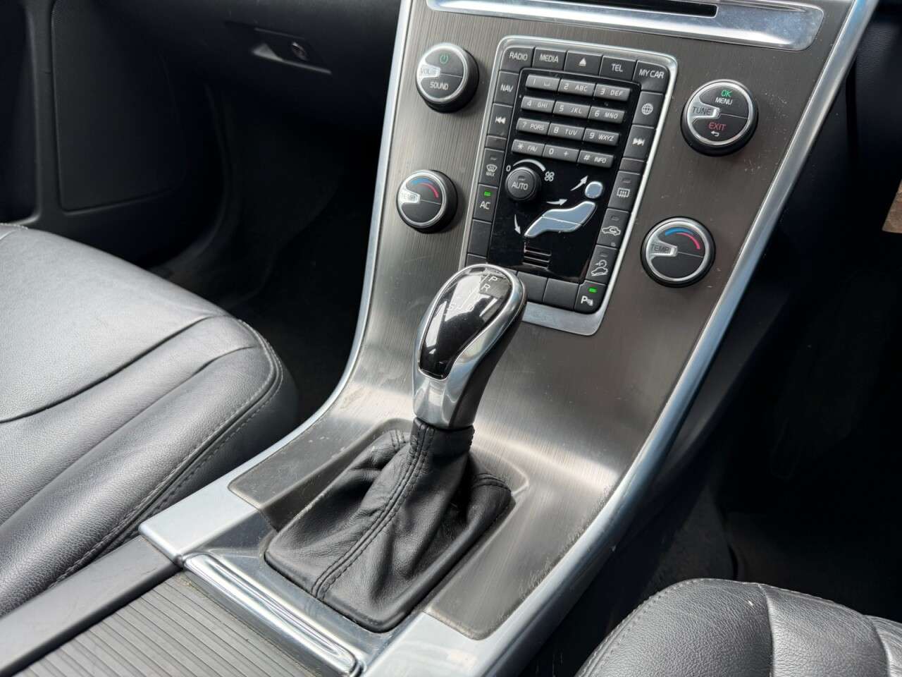 2014 VOLVO XC60 2014 VOLVO XC60