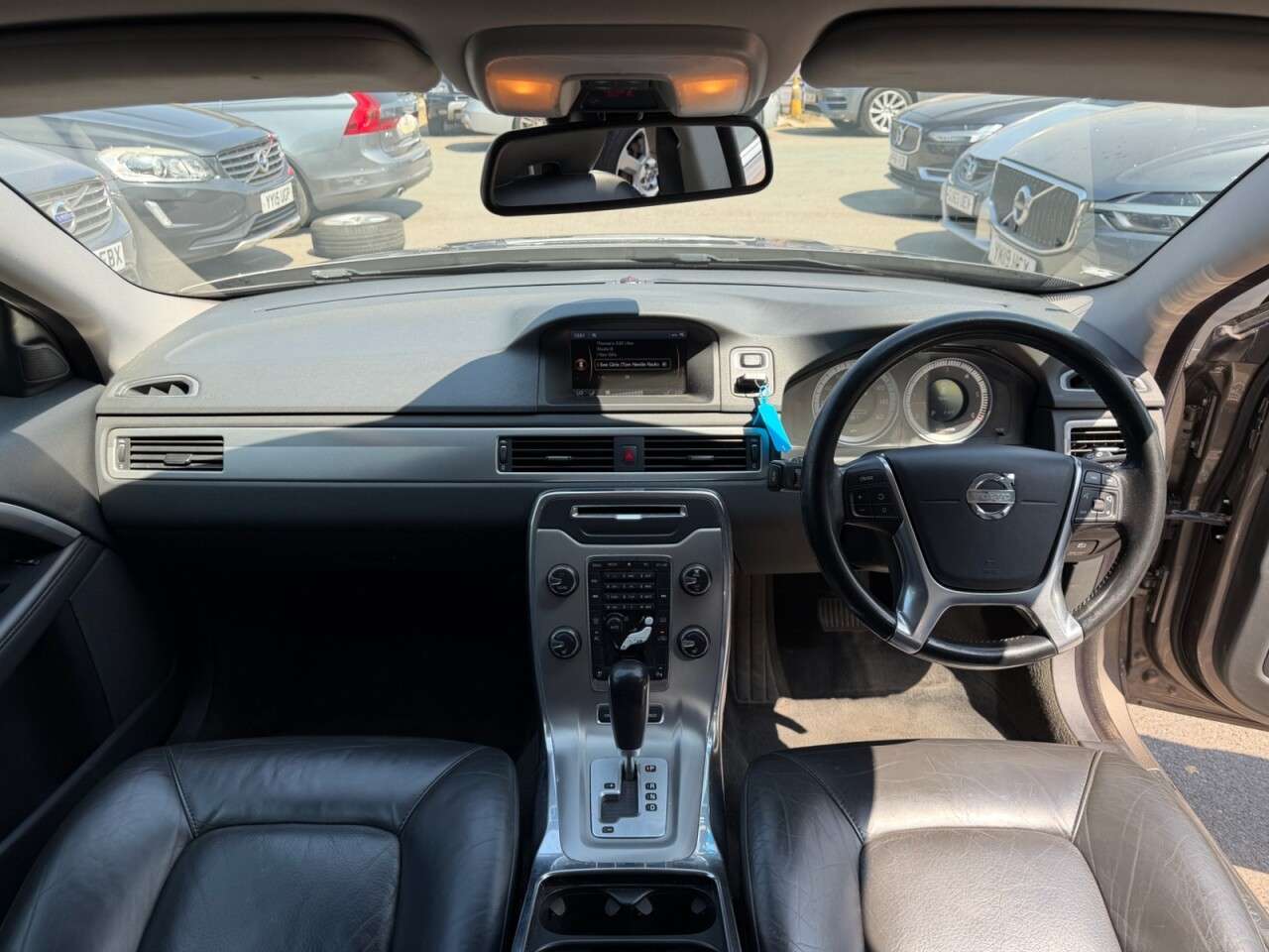 2012 VOLVO V70 2012 VOLVO V70