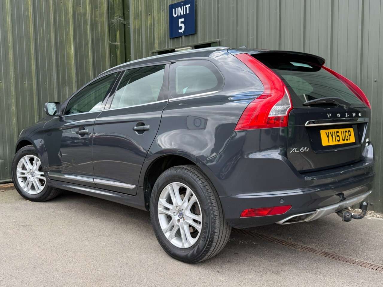 A 2015 VOLVO XC60 2.4 D5 SE Lux Nav SUV 5dr Diesel Geartronic AWD Euro 5 (215 ps) Harmon Kard A 2015 VOLVO XC60 2.4 D5 SE Lux Nav SUV 5dr Diesel Geartronic AWD Euro 5 (215 ps) Harmon Kard