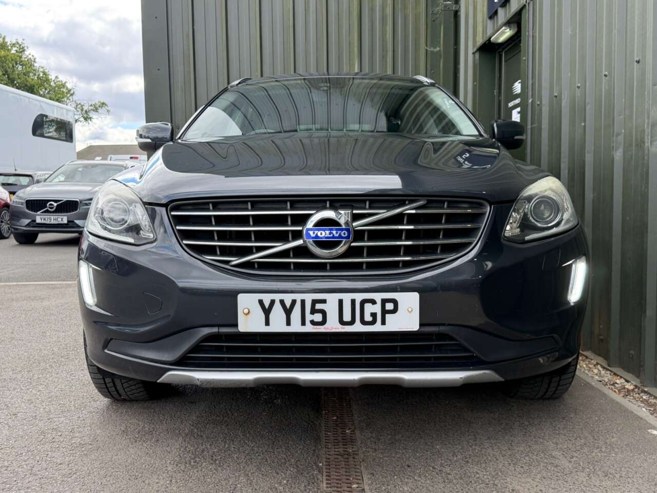 A 2015 VOLVO XC60 2.4 D5 SE Lux Nav SUV 5dr Diesel Geartronic AWD Euro 5 (215 ps) Harmon Kard A 2015 VOLVO XC60 2.4 D5 SE Lux Nav SUV 5dr Diesel Geartronic AWD Euro 5 (215 ps) Harmon Kard