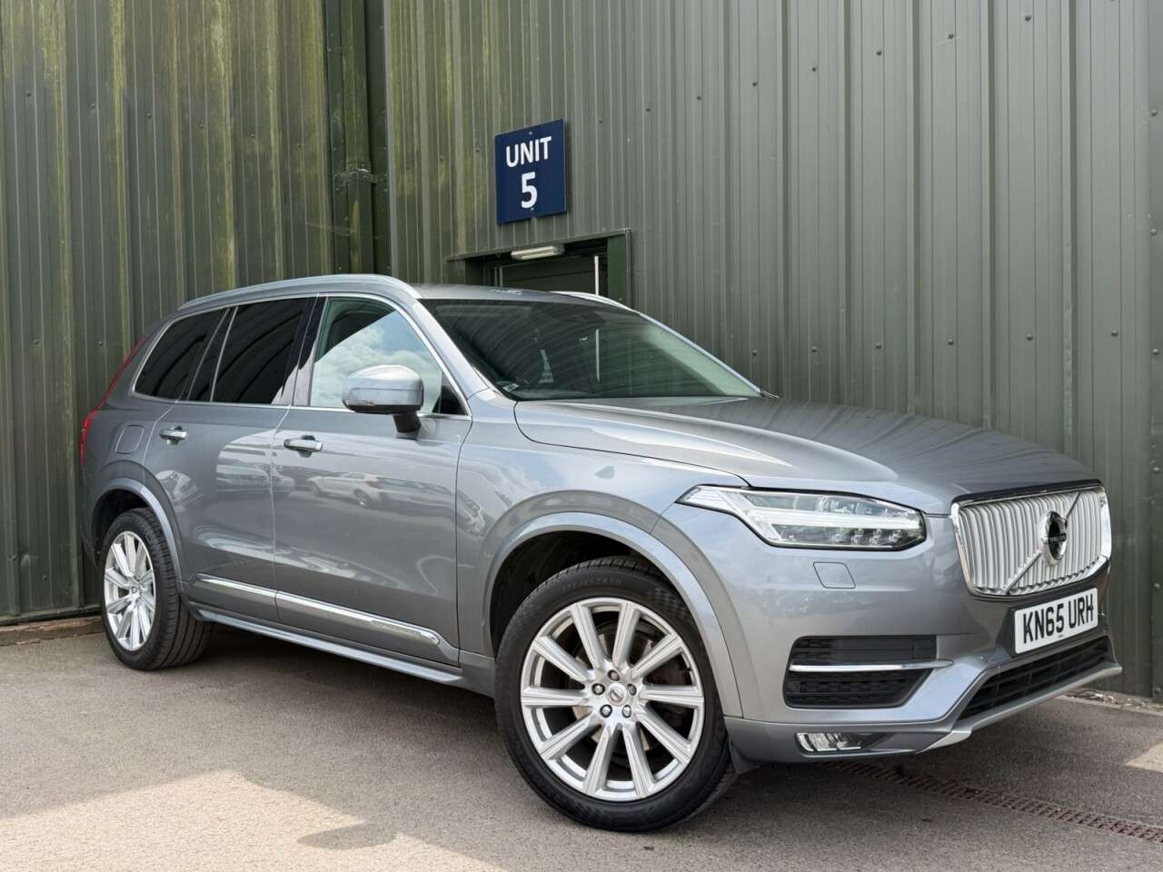 A 2015 VOLVO XC90 2.0 D5 Inscription SUV 5dr Diesel Geartronic 4WD Euro 6 (s/s) (225 ps) Heat A 2015 VOLVO XC90 2.0 D5 Inscription SUV 5dr Diesel Geartronic 4WD Euro 6 (s/s) (225 ps) Heat