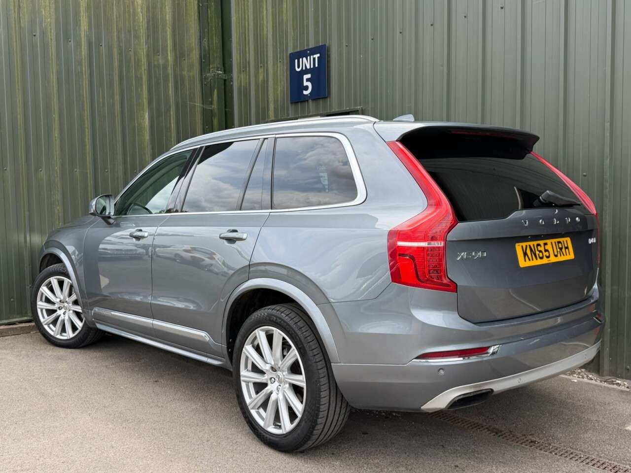 A 2015 VOLVO XC90 2.0 D5 Inscription SUV 5dr Diesel Geartronic 4WD Euro 6 (s/s) (225 ps) Heat A 2015 VOLVO XC90 2.0 D5 Inscription SUV 5dr Diesel Geartronic 4WD Euro 6 (s/s) (225 ps) Heat