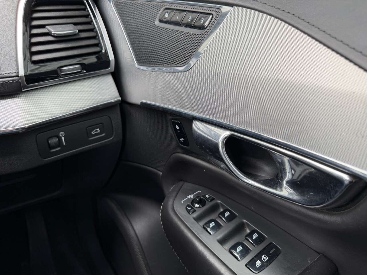 2015 VOLVO XC90 2015 VOLVO XC90