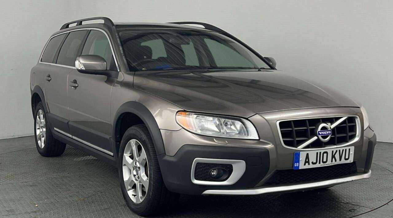 A 2010 VOLVO XC70 2.4 D5 SE Estate 5dr Diesel Geartronic AWD Euro 5 (205 ps) Sunroof - Rear S A 2010 VOLVO XC70 2.4 D5 SE Estate 5dr Diesel Geartronic AWD Euro 5 (205 ps) Sunroof - Rear S