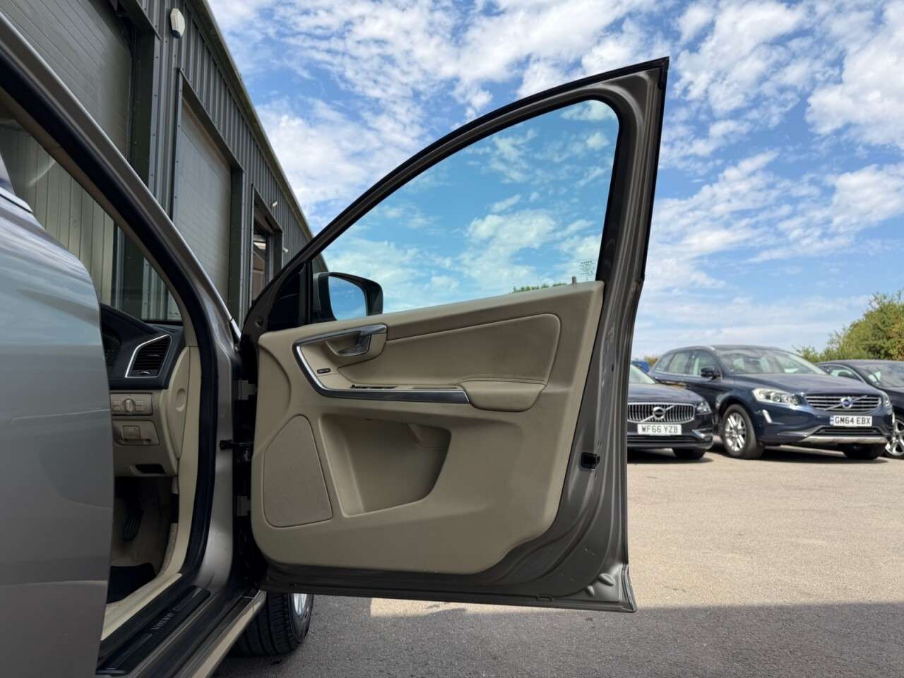 2015 VOLVO XC60 2015 VOLVO XC60