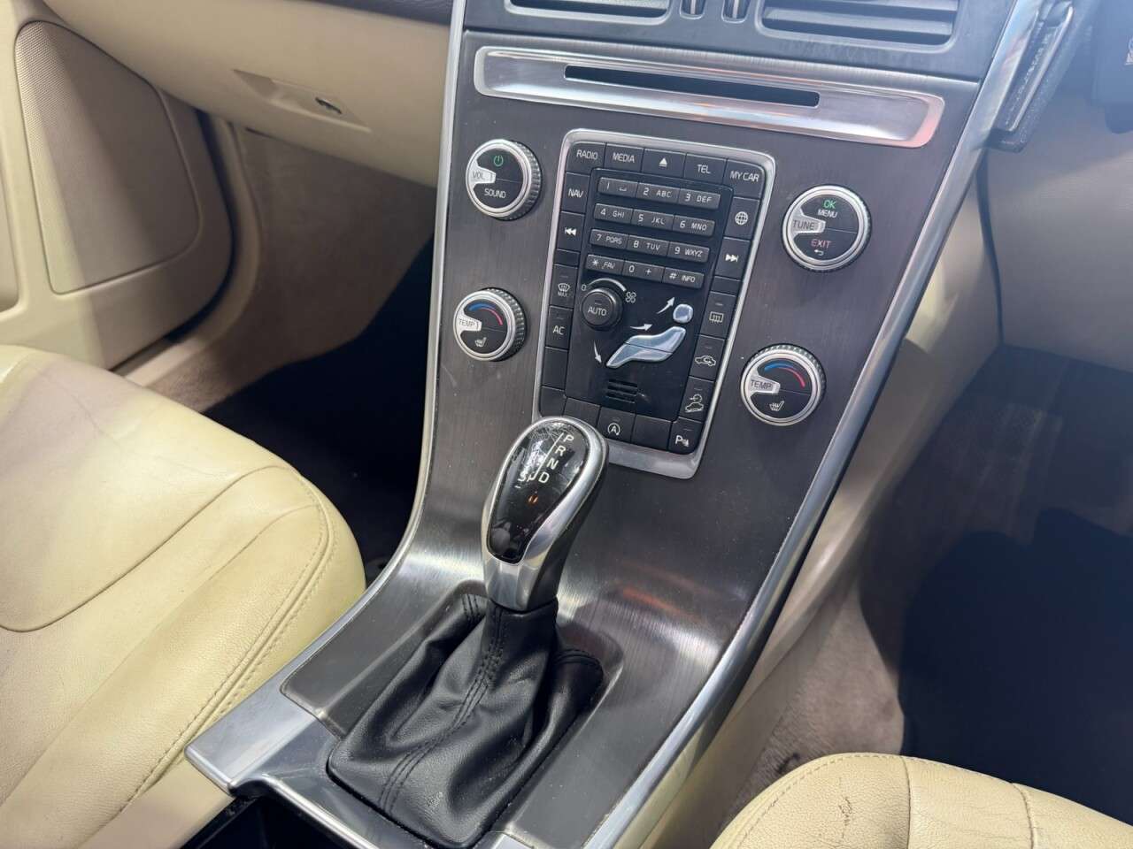 2015 VOLVO XC60 2015 VOLVO XC60