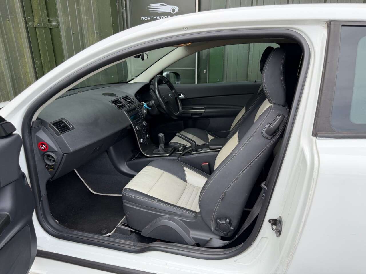 2012 VOLVO C30 2012 VOLVO C30
