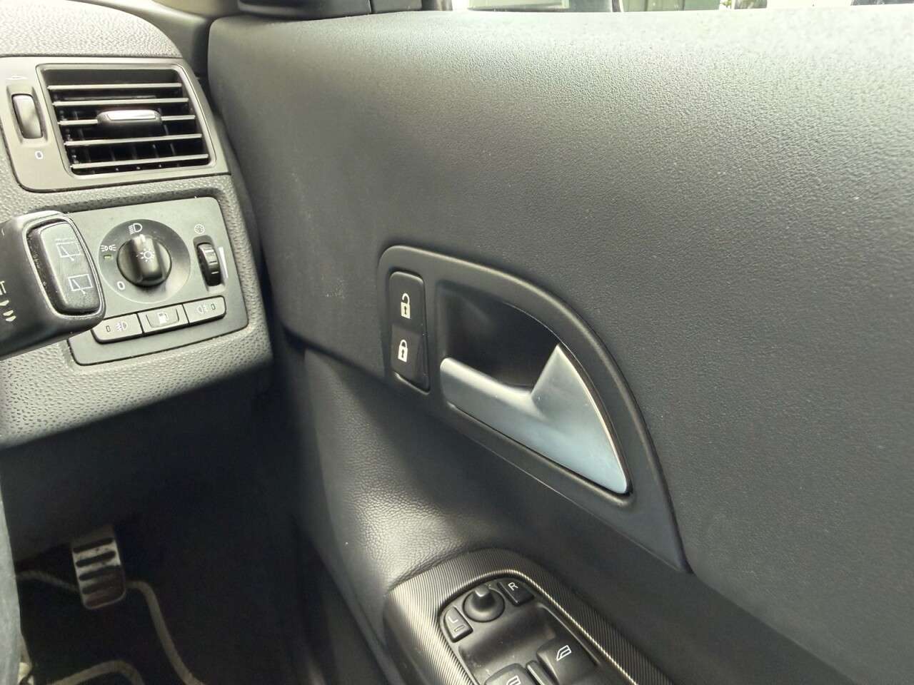 2012 VOLVO C30 2012 VOLVO C30