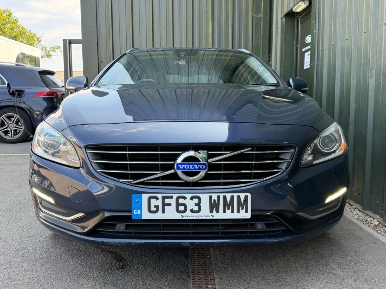 A 2014 VOLVO V60 2.4 D6 Estate 5dr Diesel Plug-in Hybrid Geartronic AWD Euro 5 (s/s) (285 ps A 2014 VOLVO V60 2.4 D6 Estate 5dr Diesel Plug-in Hybrid Geartronic AWD Euro 5 (s/s) (285 ps