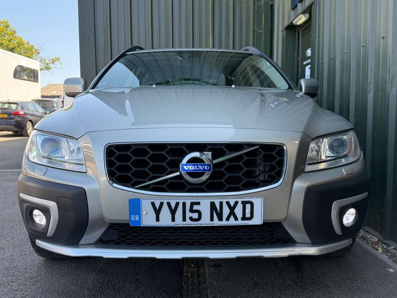 A 2015 VOLVO XC70 2.4 D4 SE Lux Estate 5dr Diesel Manual AWD Euro 6 (s/s) (181 ps) Front Heat A 2015 VOLVO XC70 2.4 D4 SE Lux Estate 5dr Diesel Manual AWD Euro 6 (s/s) (181 ps) Front Heat