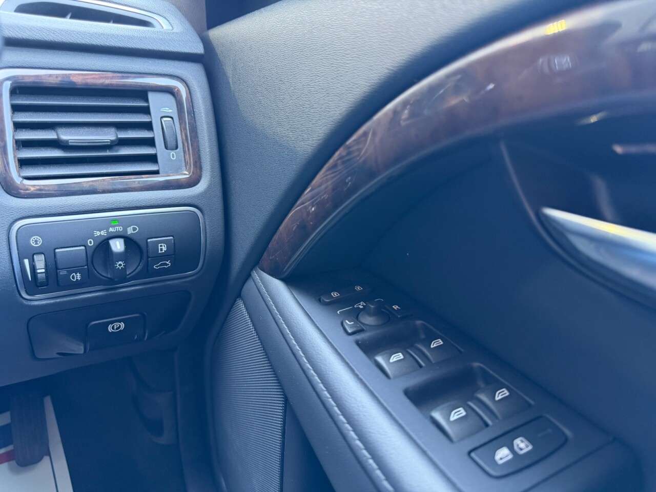 2015 VOLVO XC70 2015 VOLVO XC70