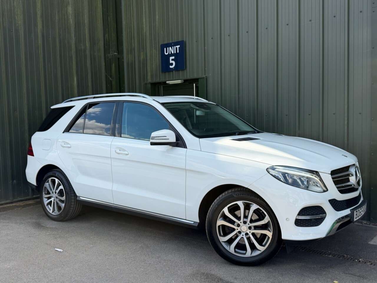 A 2015 MERCEDES-BENZ GLE 2.1 GLE250d Sport SUV 5dr Diesel G-Tronic 4MATIC Euro 6 (s/s) (204 ps) Reve A 2015 MERCEDES-BENZ GLE 2.1 GLE250d Sport SUV 5dr Diesel G-Tronic 4MATIC Euro 6 (s/s) (204 ps) Reve