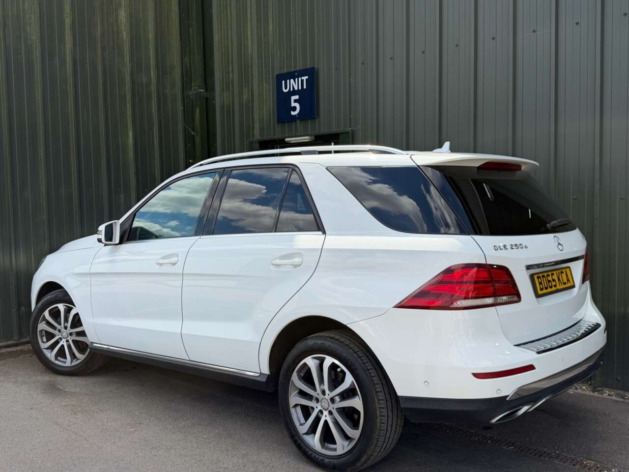 A 2015 MERCEDES-BENZ GLE 2.1 GLE250d Sport SUV 5dr Diesel G-Tronic 4MATIC Euro 6 (s/s) (204 ps) Reve A 2015 MERCEDES-BENZ GLE 2.1 GLE250d Sport SUV 5dr Diesel G-Tronic 4MATIC Euro 6 (s/s) (204 ps) Reve