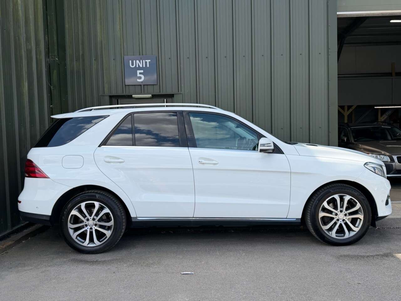 A 2015 MERCEDES-BENZ GLE 2.1 GLE250d Sport SUV 5dr Diesel G-Tronic 4MATIC Euro 6 (s/s) (204 ps) Reve A 2015 MERCEDES-BENZ GLE 2.1 GLE250d Sport SUV 5dr Diesel G-Tronic 4MATIC Euro 6 (s/s) (204 ps) Reve