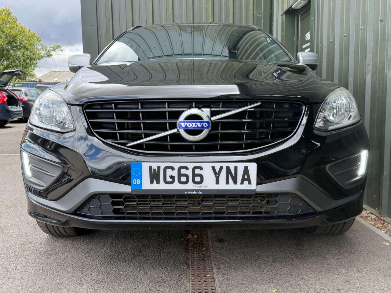 A 2017 VOLVO XC60 2.0 D4 R-Design Nav SUV 5dr Diesel Auto Euro 6 (s/s) (190 ps) Nav - Cruise A 2017 VOLVO XC60 2.0 D4 R-Design Nav SUV 5dr Diesel Auto Euro 6 (s/s) (190 ps) Nav - Cruise