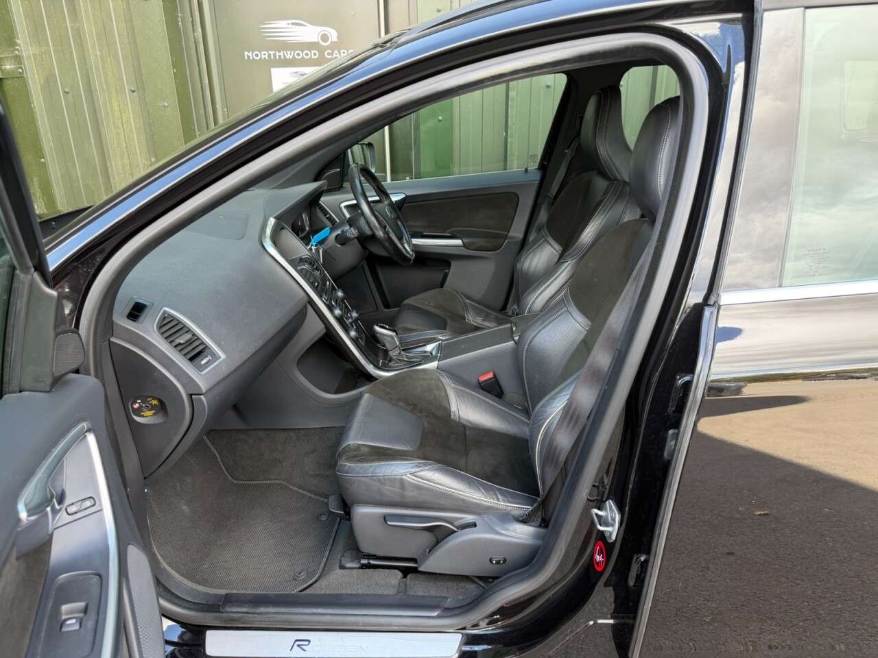 2017 VOLVO XC60 2017 VOLVO XC60