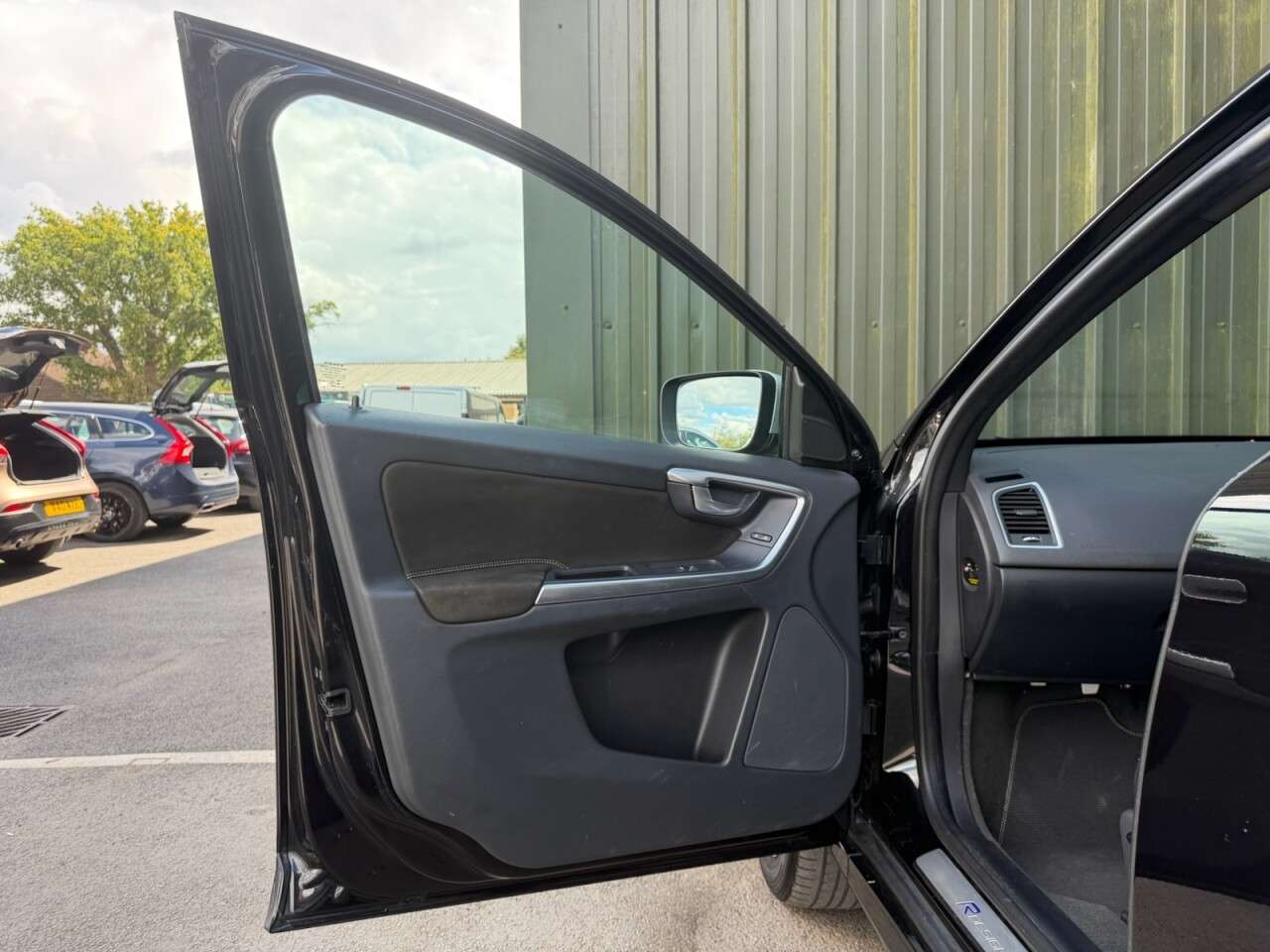 2017 VOLVO XC60 2017 VOLVO XC60