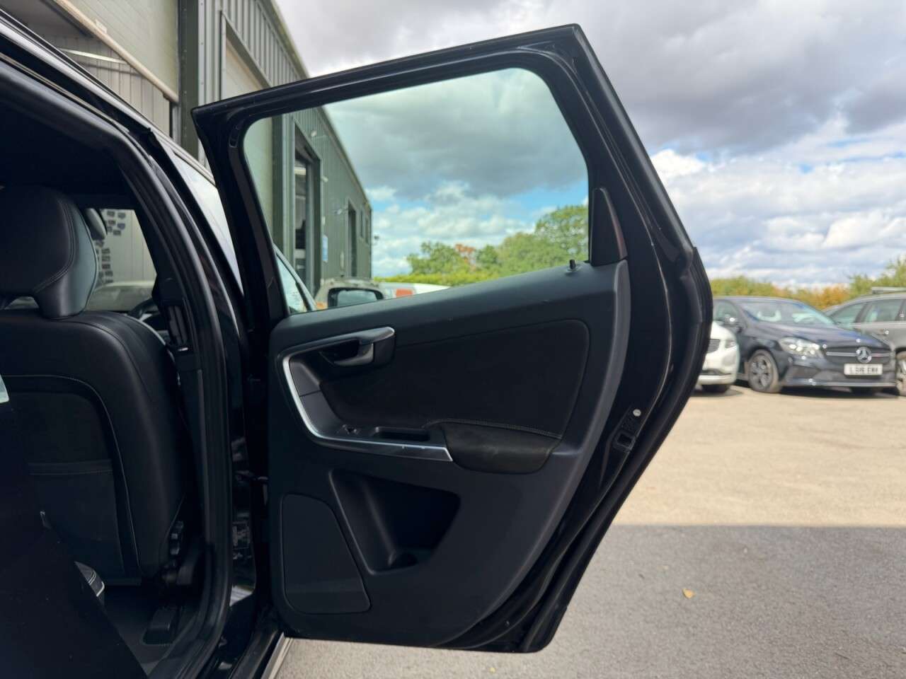 2017 VOLVO XC60 2017 VOLVO XC60