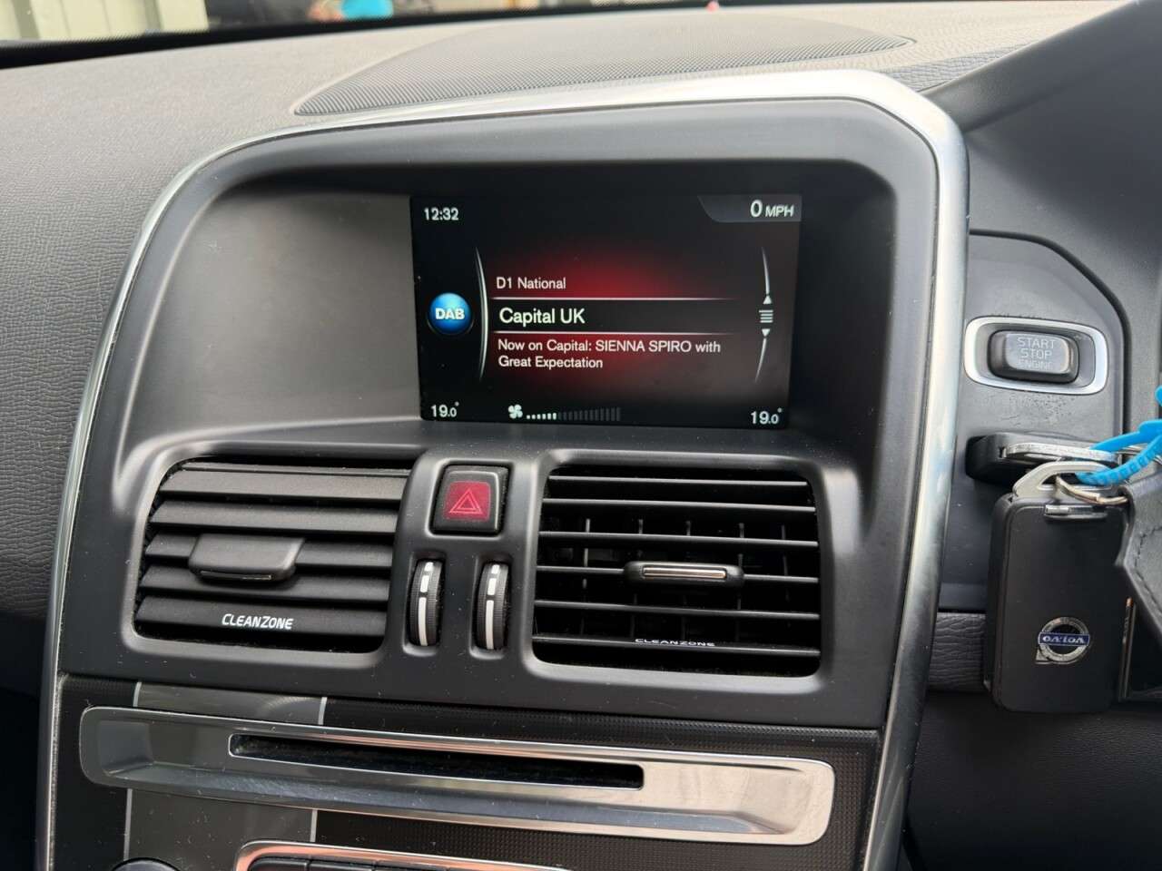 2017 VOLVO XC60 2017 VOLVO XC60