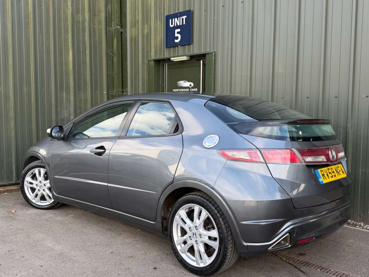 A 2009 HONDA CIVIC 1.8 i-VTEC ES Hatchback 5dr Petrol Manual (155 g/km, 138 bhp) Cruise Contro A 2009 HONDA CIVIC 1.8 i-VTEC ES Hatchback 5dr Petrol Manual (155 g/km, 138 bhp) Cruise Contro