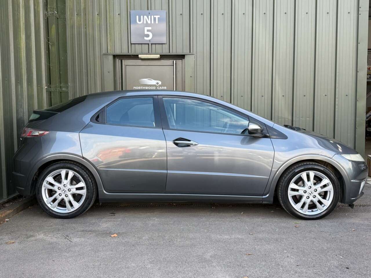 A 2009 HONDA CIVIC 1.8 i-VTEC ES Hatchback 5dr Petrol Manual (155 g/km, 138 bhp) Cruise Contro A 2009 HONDA CIVIC 1.8 i-VTEC ES Hatchback 5dr Petrol Manual (155 g/km, 138 bhp) Cruise Contro