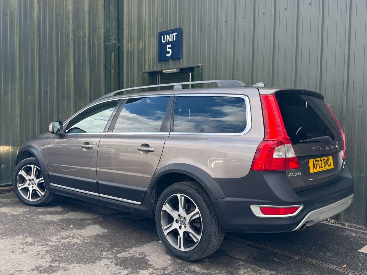 A 2012 VOLVO XC70 2.4 D5 SE Lux Estate 5dr Diesel Geartronic AWD Euro 5 (215 ps) Bluetooth - A 2012 VOLVO XC70 2.4 D5 SE Lux Estate 5dr Diesel Geartronic AWD Euro 5 (215 ps) Bluetooth -