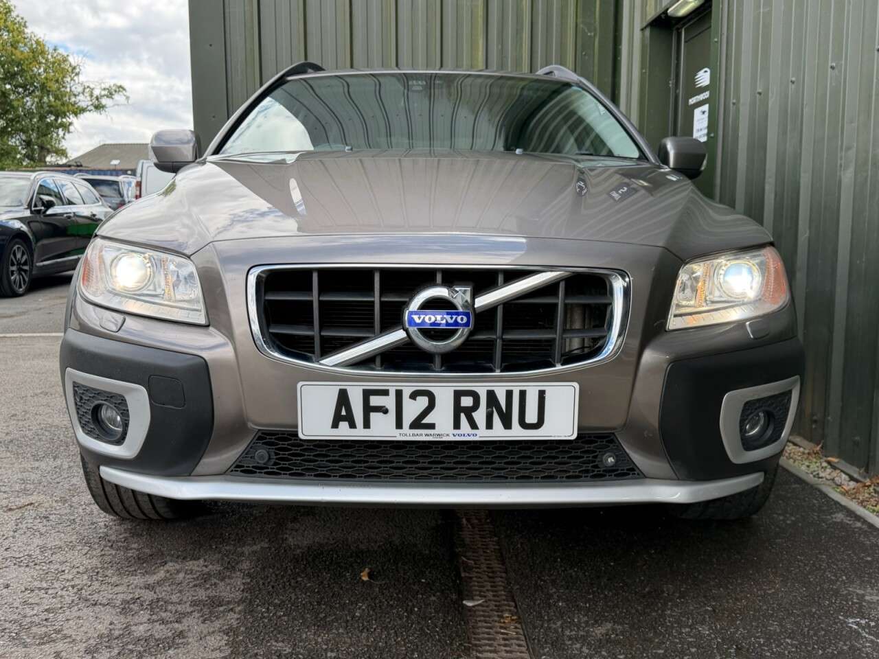 A 2012 VOLVO XC70 2.4 D5 SE Lux Estate 5dr Diesel Geartronic AWD Euro 5 (215 ps) Bluetooth - A 2012 VOLVO XC70 2.4 D5 SE Lux Estate 5dr Diesel Geartronic AWD Euro 5 (215 ps) Bluetooth -