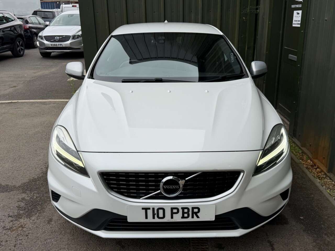 2016 VOLVO V40 2016 VOLVO V40