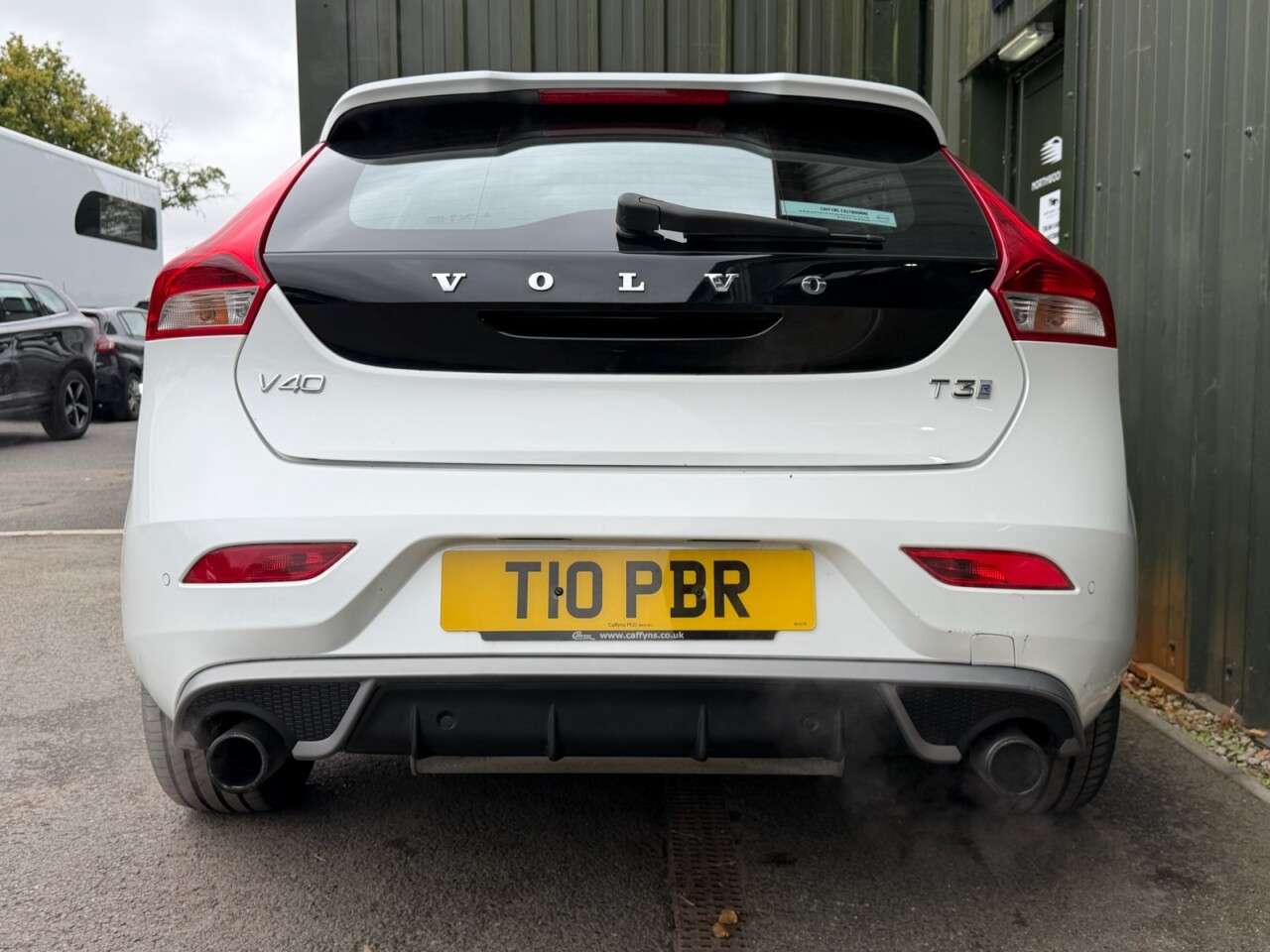 2016 VOLVO V40 2016 VOLVO V40