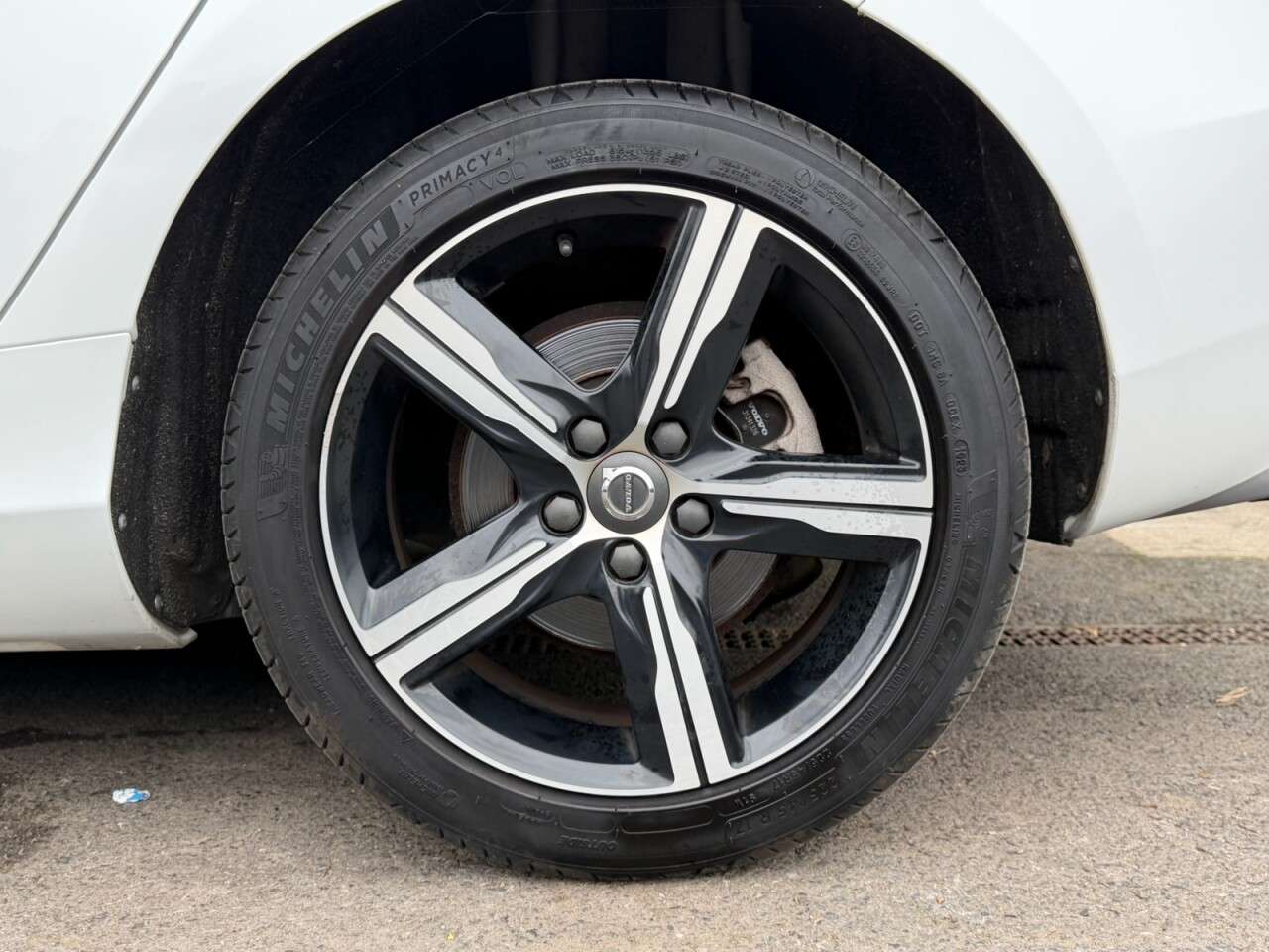 2016 VOLVO V40 2016 VOLVO V40