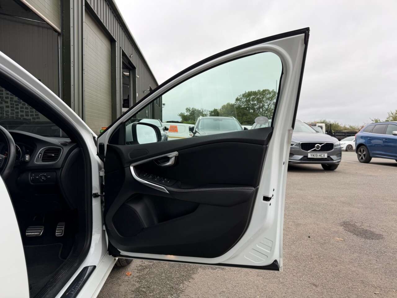 2016 VOLVO V40 2016 VOLVO V40