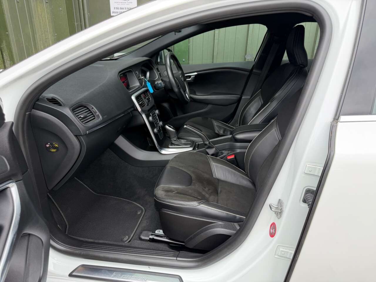 2016 VOLVO V40 2016 VOLVO V40