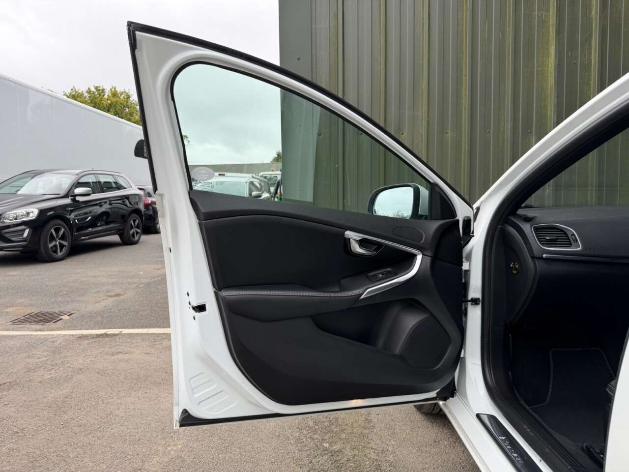 2016 VOLVO V40 2016 VOLVO V40