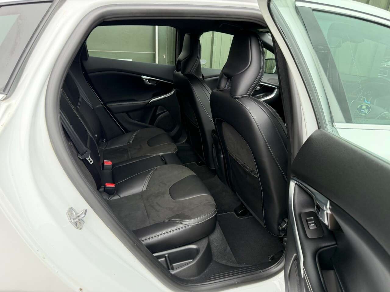 2016 VOLVO V40 2016 VOLVO V40