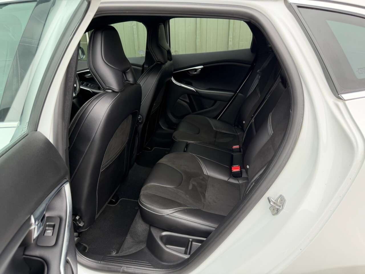 2016 VOLVO V40 2016 VOLVO V40